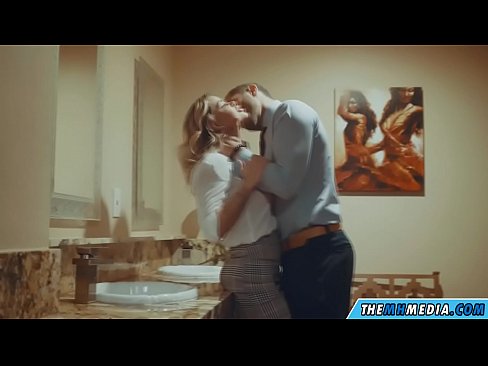 ❤️ 공공 화장실에서 가슴이 큰 금발이 당신을 유혹 할 때 ☑ 섹스 포르노에서 ko.123sex.ru